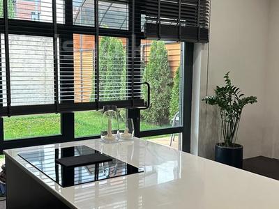 5-бөлмелі пәтер · 330 м² · 3/3 қабат, мкр Горный Гигант 2 — Жамакаева, бағасы: 370 млн ₸ в Алматы, Медеуский р-н