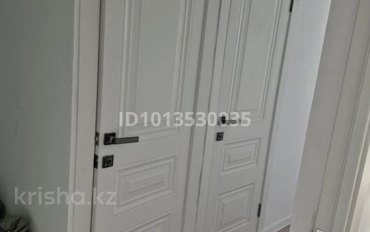 2-бөлмелі пәтер · 45 м² · 3/5 қабат, мкр 5, Есет батыра 73а — Гуманитарный колледж, бағасы: 12.5 млн ₸ в Актобе — фото 2