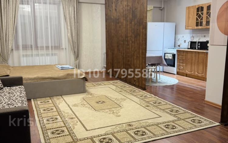 1-комнатная квартира · 50 м² · 1/10 этаж, мкр Мамыр-1 21/2 — Шаляпина/Момышулы за 17 000 ₸ в Алматы, Ауэзовский р-н — фото 2