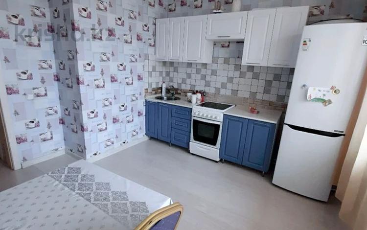 3-комнатная квартира, 90 м², 16/16 этаж, мкр Юго-Восток, Шахтёров 52 — Сапы арка за 36 млн 〒 в Караганде, Казыбек би р-н — фото 2