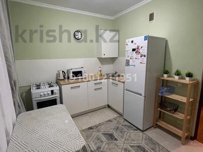 Аренда квартир в Атырауской обл.: 1-комнатная квартира · 34.5 м² · 5/5 этаж · помесячно, мкр Нурсая, Шырайлы проезд 1/9 за 150 000 〒 1-комнатная квартира · 34.5 м² · 5/5 этаж · помесячно, мкр Нурсая, Шырайлы проезд 1/9 за 150 000 〒 в Атырау