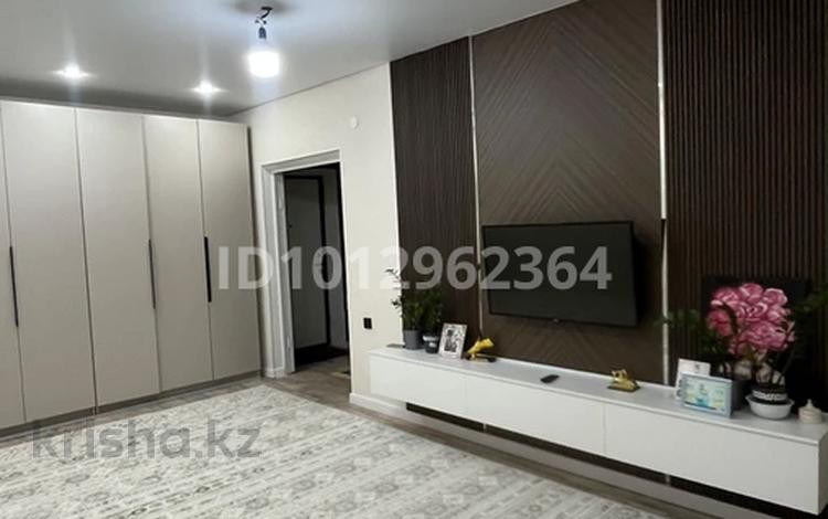 2-бөлмелі пәтер · 60 м² · 9/9 қабат, мкр. Алтын орда 200А, бағасы: 28 млн ₸ в Актобе — фото 2