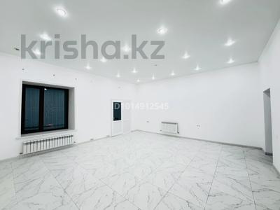 Свободное назначение, офисы, магазины и бутики, склады, общепит, салоны красоты, бани, гостиницы и зоны отдыха, фитнес и спорт, медцентры и аптеки, образование, развлечения, конференц-залы, кабинеты и рабочие места, студии · 135 м² за 594 000 ₸ в Астане, Сарайшык р-н