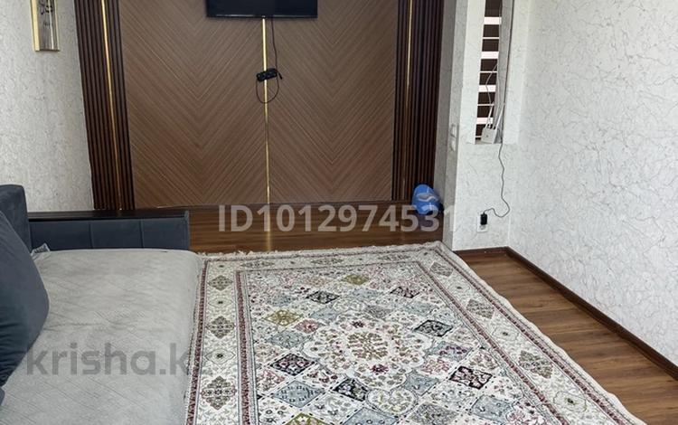 3-комнатная квартира · 63.8 м² · 3/5 этаж, мкр Юго-Восток, 27й микрорайон 2 за 19.2 млн ₸ в Караганде, Казыбек би р-н — фото 2