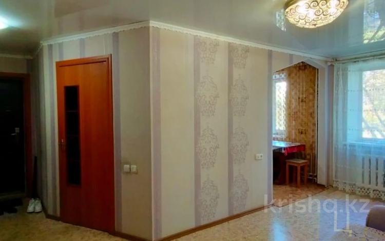 3-комнатная квартира, 58.7 м², 2/5 этаж, пр. Металлургов за 13 млн 〒 в Темиртау — фото 2