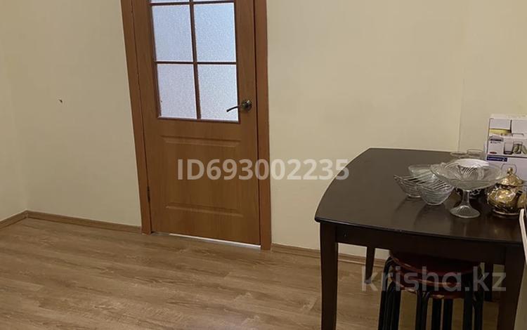 1-комнатная квартира · 52.5 м² · 5/9 этаж, 10 микрорайон 21 за 110 000 ₸ в Аксае — фото 2