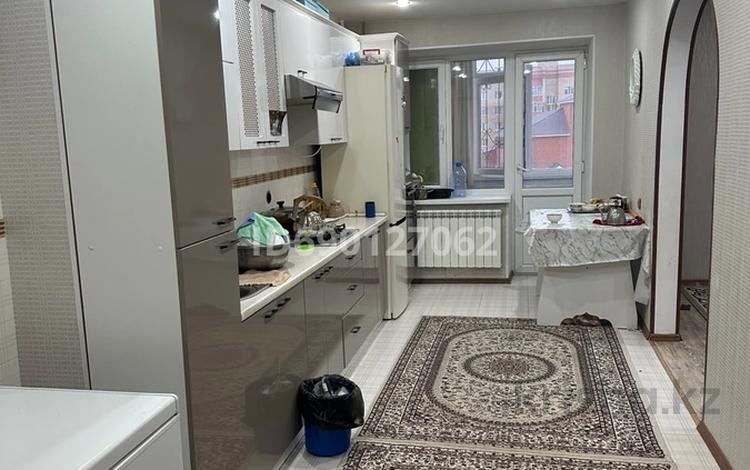 3-бөлмелі пәтер · 108 м² · 3/9 қабат, Кунаева 1/7 7 — Кунаева Нокина, бағасы: 29 млн ₸ в Актобе, мкр. Курмыш — фото 15