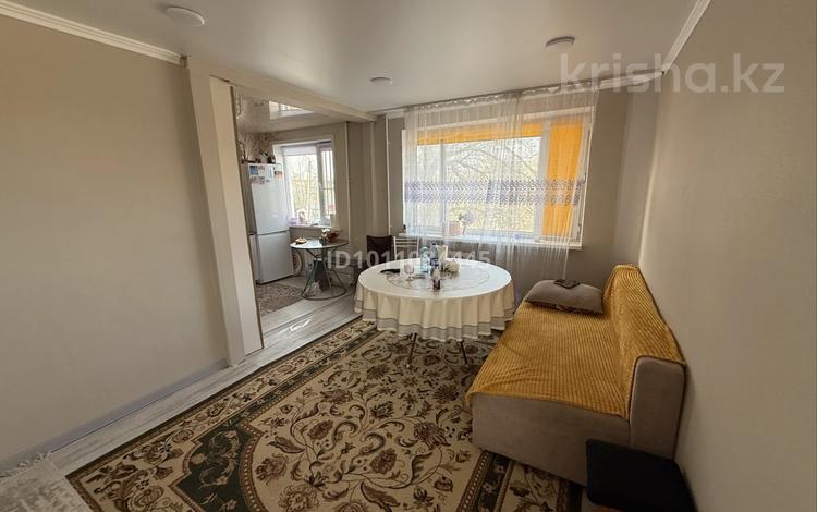 3-комнатная квартира · 64 м² · 2/5 этаж, Ғарышкерлер 54 за 17.5 млн ₸ в Жезказгане — фото 2