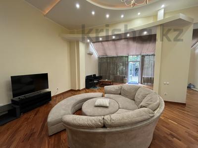 4-бөлмелі пәтер · 450 м², Самал-3, бағасы: 450 млн ₸ в Алматы, Медеуский р-н