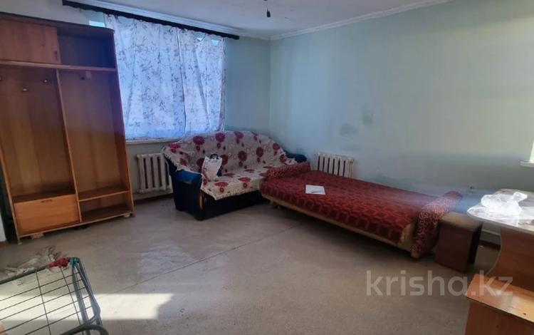 2-комнатная квартира, 30 м², 2/2 этаж помесячно, Сырттанова за 50 000 〒 в Талдыкоргане — фото 2