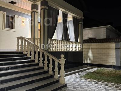 Жеке үй · 8 бөлме · 150 м² · 8 жүзд., Северо-Запад ш/а, Алимтау 207 — улица Утегенова, бағасы: 165 млн ₸ в Шымкенте, Абайский р-н