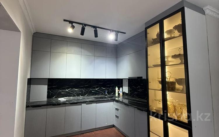 4-бөлмелі пәтер · 105 м² · 2/5 қабат, 13-й мкр 36, бағасы: 26 млн ₸ в Актау — фото 2