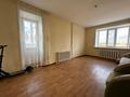 4-комнатная квартира · 64 м² · 2/5 этаж, Сортировка, Жекибаева — 12 школы за 18 млн ₸ в Караганде, Алихана Бокейханова р-н