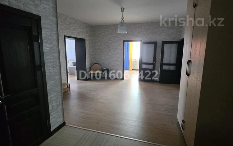 4-комнатная квартира · 152 м² · 9/10 этаж, Молдагулова 60/1 за 350 000 ₸ в Актобе — фото 2