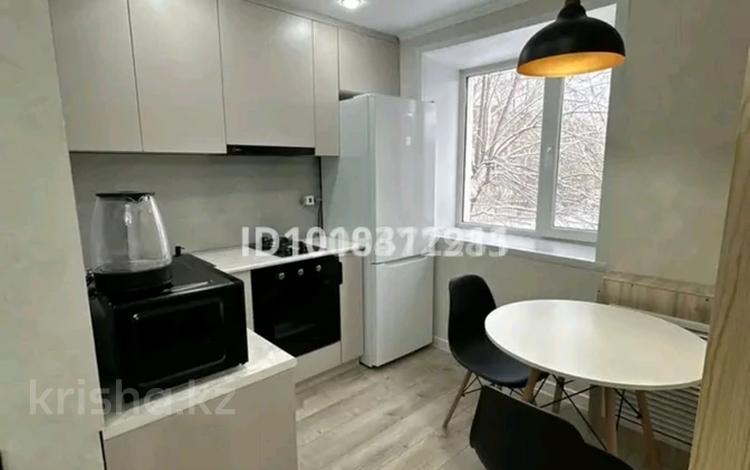 1-комнатная квартира · 42 м² · 3/5 этаж, мкр Новый Город, Алиханова 38/1 — Возле боулинга за 15 000 ₸ в Караганде, Казыбек би р-н — фото 2