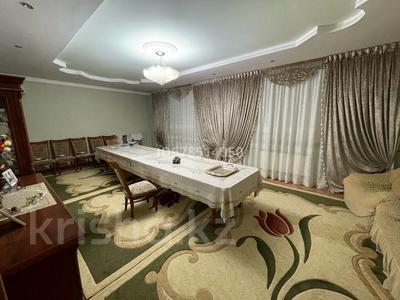Отдельный дом • 7 комнат • 432 м² • 8 сот., Жумабаев 22 за 50 млн 〒 в 