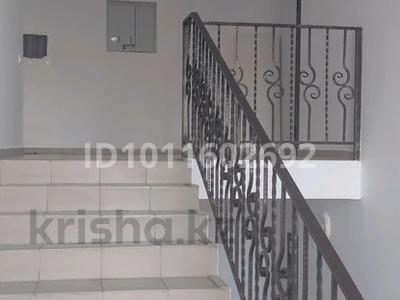 3-комнатная квартира · 160 м² · 4/4 этаж, Сазда-4, ГазизыЖубанова за 300 000 ₸ в Актобе