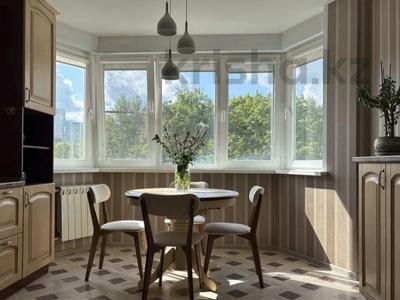 3-бөлмелі пәтер · 135 м² · 2/3 қабат, Жаксылыка ушкемпирова 23, бағасы: 600 000 ₸ в Алматы, Бостандыкский р-н