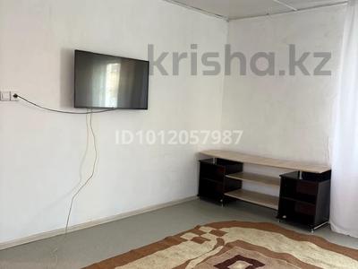 Отдельный дом · 2 комнаты · 80 м² · 10 сот., мкр 12 8 — Кендала-озерная за 70 000 〒 в Актобе