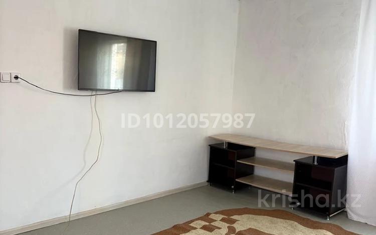 Отдельный дом · 2 комнаты · 80 м² · 10 сот., мкр 12 8 — Кендала-озерная за 70 000 ₸ в Актобе — фото 2