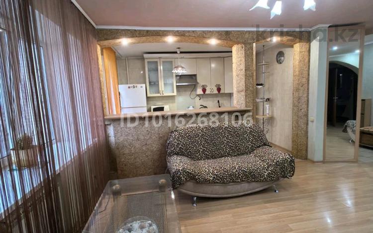 3-комнатная квартира · 70 м² · 8/9 этаж, мкр 8 71 — проспект Абилкайрхана за 220 000 ₸ в Актобе — фото 2