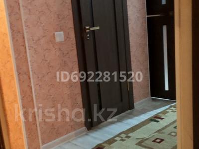2-комнатная квартира, 52 м², 5/5 этаж помесячно, мкр Аксай-3Б за 240 000 〒 в Алматы, Ауэзовский р-н