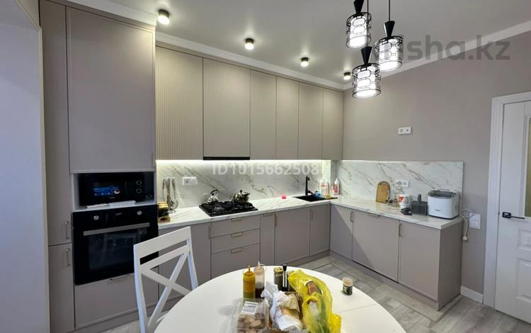 2-комнатная квартира · 68.4 м² · 9/10 этаж, мкр. Алтын орда, Мангилик Ел 21\1 — ул. Мустафа Шокай за 26 млн ₸ в Актобе — фото 2