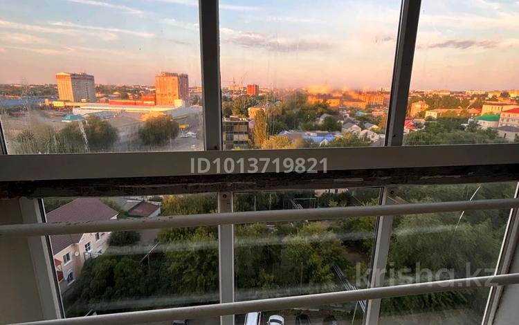 2-бөлмелі пәтер · 65 м² · 10/10 қабат, Курмангазы 198 — жд Вокзал, бағасы: 19.5 млн ₸ в Уральске — фото 5