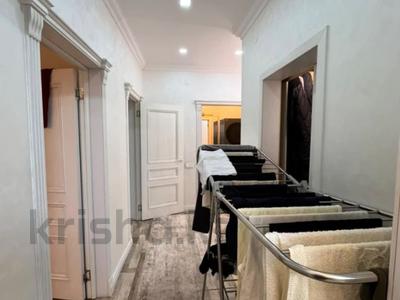 4-комнатная квартира · 140 м² · 3/18 этаж, Навои — Торайгырова за 130 млн ₸ в Алматы, Бостандыкский р-н