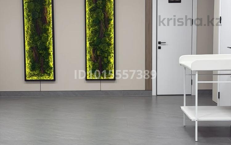 Салоны красоты, медцентры и аптеки, кабинеты и рабочие места · 15 м² за 125 000 ₸ в Астане, Есильский р-н — фото 2
