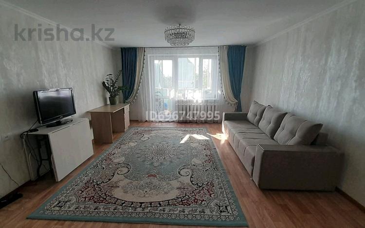 3-комнатная квартира · 72 м² · 3/4 этаж, 2 военный городок 115дом — Вокзал за 20 млн ₸ в Ушарале — фото 2
