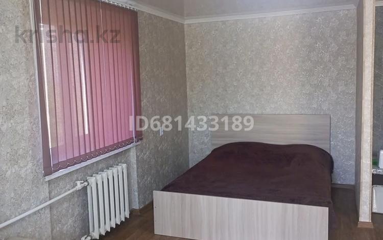 1-комнатная квартира · 30 м² · 1/5 этаж, Республики 91 — Университета за 8 000 〒 в Темиртау — фото 13