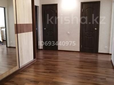 3-бөлмелі пәтер, 92 м², 5/9 қабат ай сайын, Шахтеров 25, бағасы: 250 000 〒 в Караганде