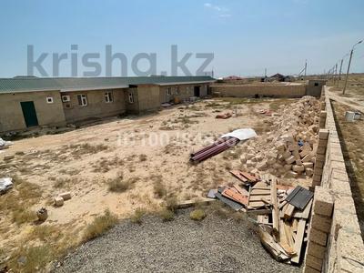 Отдельный дом · 4 комнаты · 450 м² · 450 сот., Рахат. 4 74,76 — Рахат 462 көшеде74/76 уй қасында бір жер орын бар 100 тал жеміс ағаштармен за 19 млн ₸ в Жанаозен