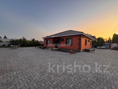 Отдельный дом · 4 комнаты · 190 м², Кирпичный Керамика 18 за 500 000 〒 в Актобе, жилой массив Кирпичный