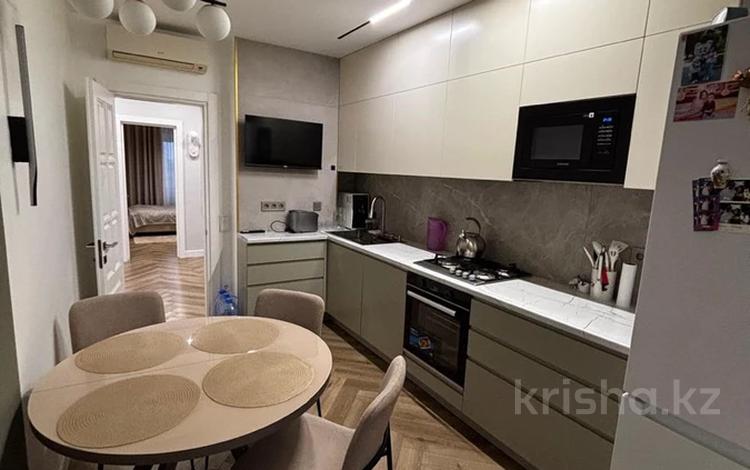3-комнатная квартира · 80 м² · 6/9 этаж, мкр Самал-1 6 за 550 000 ₸ в Алматы, Медеуский р-н — фото 2