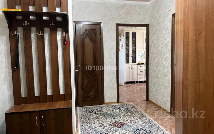 3-бөлмелі пәтер · 105 м² · 9/10 қабат, мкр. Алтын орда, Пр.Ә.Молдағұлова 58/5 — Возле гипер Дина, ОблГаи, бағасы: 35 млн ₸ в Актобе — фото 2