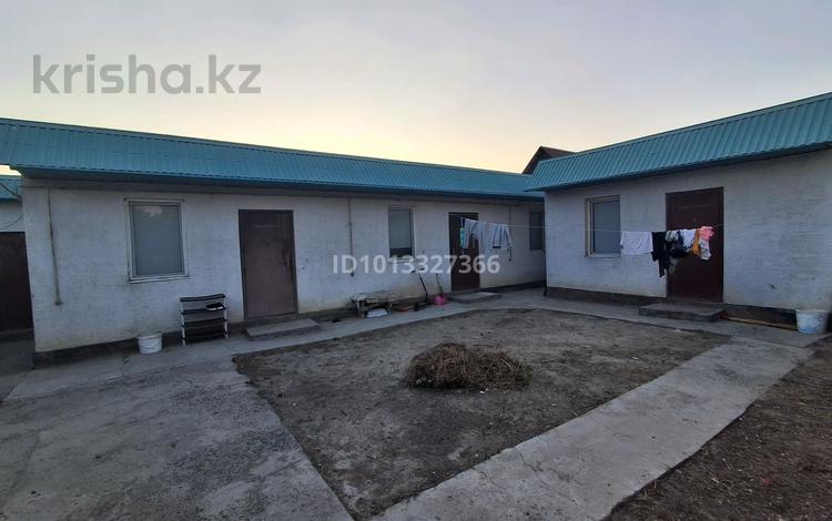 Отдельный дом · 4 комнаты · 75 м² · 2.5 сот., мкр Центральный, Алия Молдагулова за 9 млн ₸ в Атырау — фото 4