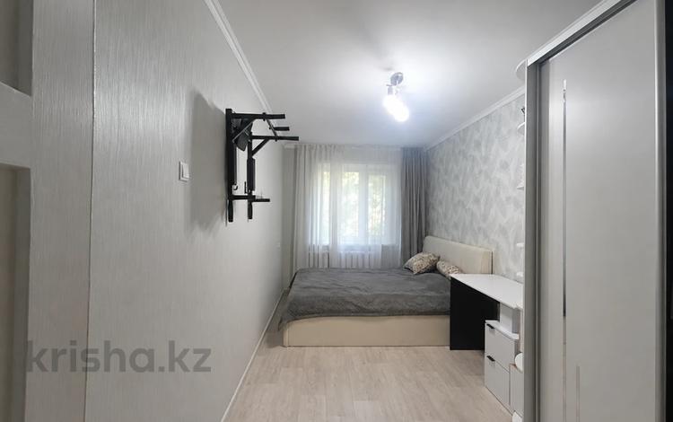 2-бөлмелі пәтер · 45 м² · 2/5 қабат, 22-шағынаудан 4, бағасы: 14 млн ₸ в Караганде, Алихана Бокейханова р-н — фото 2
