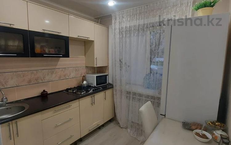 1-комнатная квартира, 32 м², 1/4 этаж, ауэзова за 11.4 млн 〒 в Петропавловске — фото 2