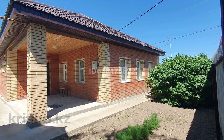 Жеке үй · 3 бөлме · 65 м² · 9 жүзд., Джамбульская 144 — Магазин Купец, район Конденсат, бағасы: 17.5 млн ₸ в Аксае — фото 18