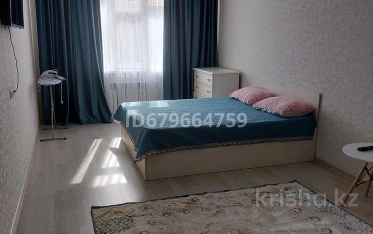 1-бөлмелі пәтер, 45 м², 3/5 қабат тәулігіне, 3-й мкр 10, бағасы: 10 000 〒 в Актау, 3-й мкр — фото 2