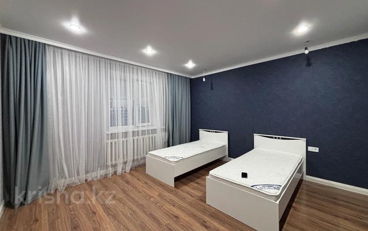 3-комнатная квартира · 96 м², мкр Уркер, Мухамедханова 28 за 450 000 ₸ в Астане, Нура р-н — фото 2