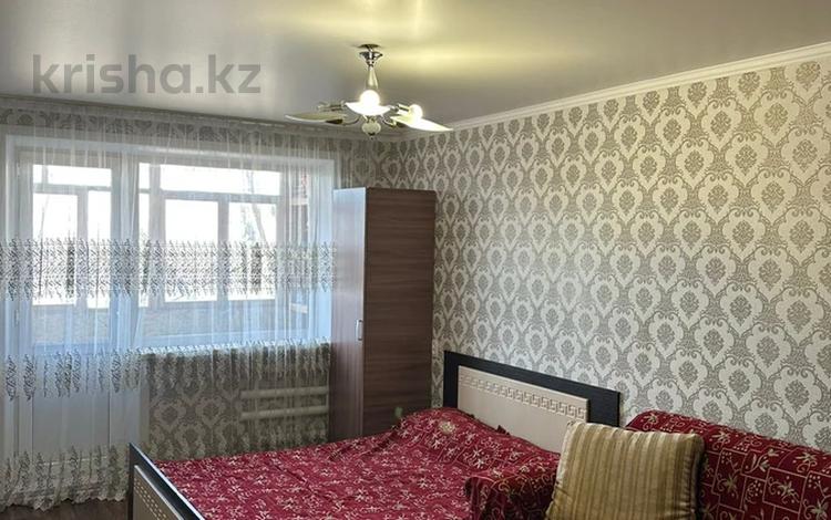 1-комнатная квартира · 32 м² · 5/5 этаж, мкр Юго-Восток, Республики 34 за 11.5 млн ₸ в Караганде, Казыбек би р-н — фото 2