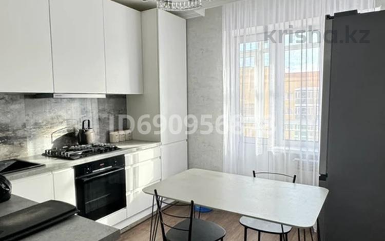 2-бөлмелі пәтер · 60 м² · 9/9 қабат, Самал 92 — Тәуелсіздік ,Самал, бағасы: 26 млн ₸ в Уральске — фото 5