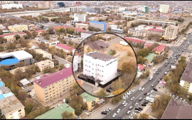 Еркін, кеңселер, монша, қонақ үй және демалыс орындары · 800 м², бағасы: 550 млн ₸ в Атырау, мкр Центральный — фото 7