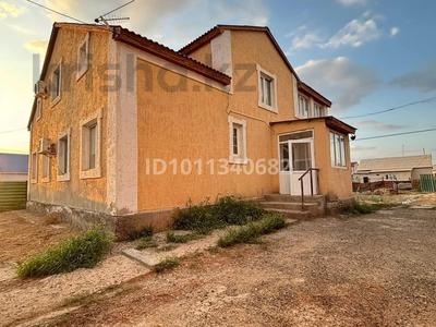 Отдельный дом · 6 комнат · 300 м² · 10 сот., мкр Геолог, Карынбаева за 45 млн ₸ в Атырау