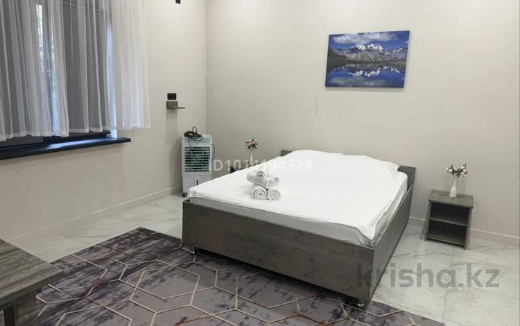 1-комнатная квартира · 25 м² · 1/1 этаж, мкр Коктобе, Радлова 30 30 за 23 000 ₸ в Алматы, Медеуский р-н — фото 2