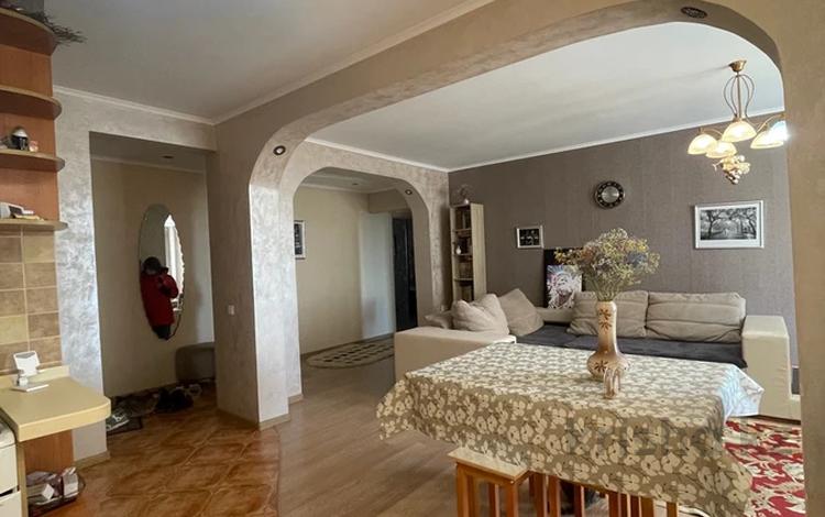 3-комнатная квартира · 70 м² · 5/5 этаж, 8 мкр 18 за 16.5 млн ₸ в Темиртау — фото 2