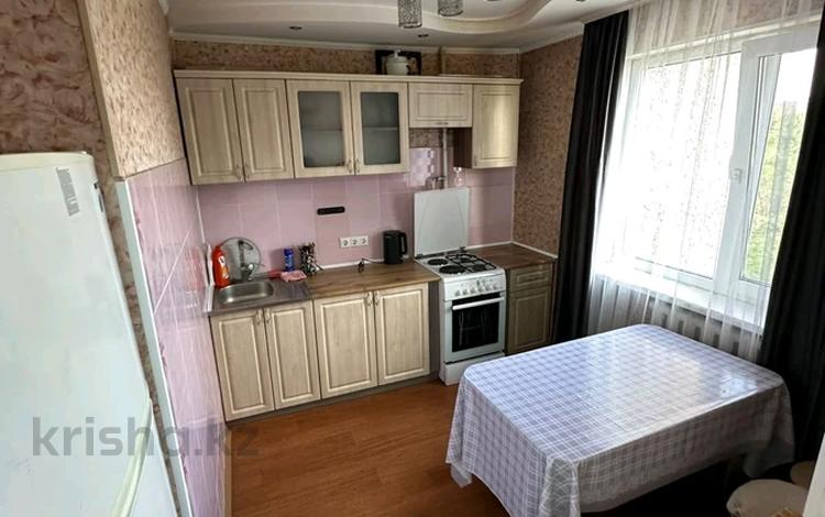 2-комнатная квартира · 50 м² · 6/9 этаж, мкр Юго-Восток, Строителей 1 за 15 000 ₸ в Караганде, Казыбек би р-н — фото 6